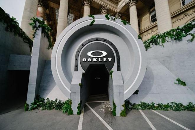 ：从越野赛场到潮流先锋OG网站Oakley(图3)