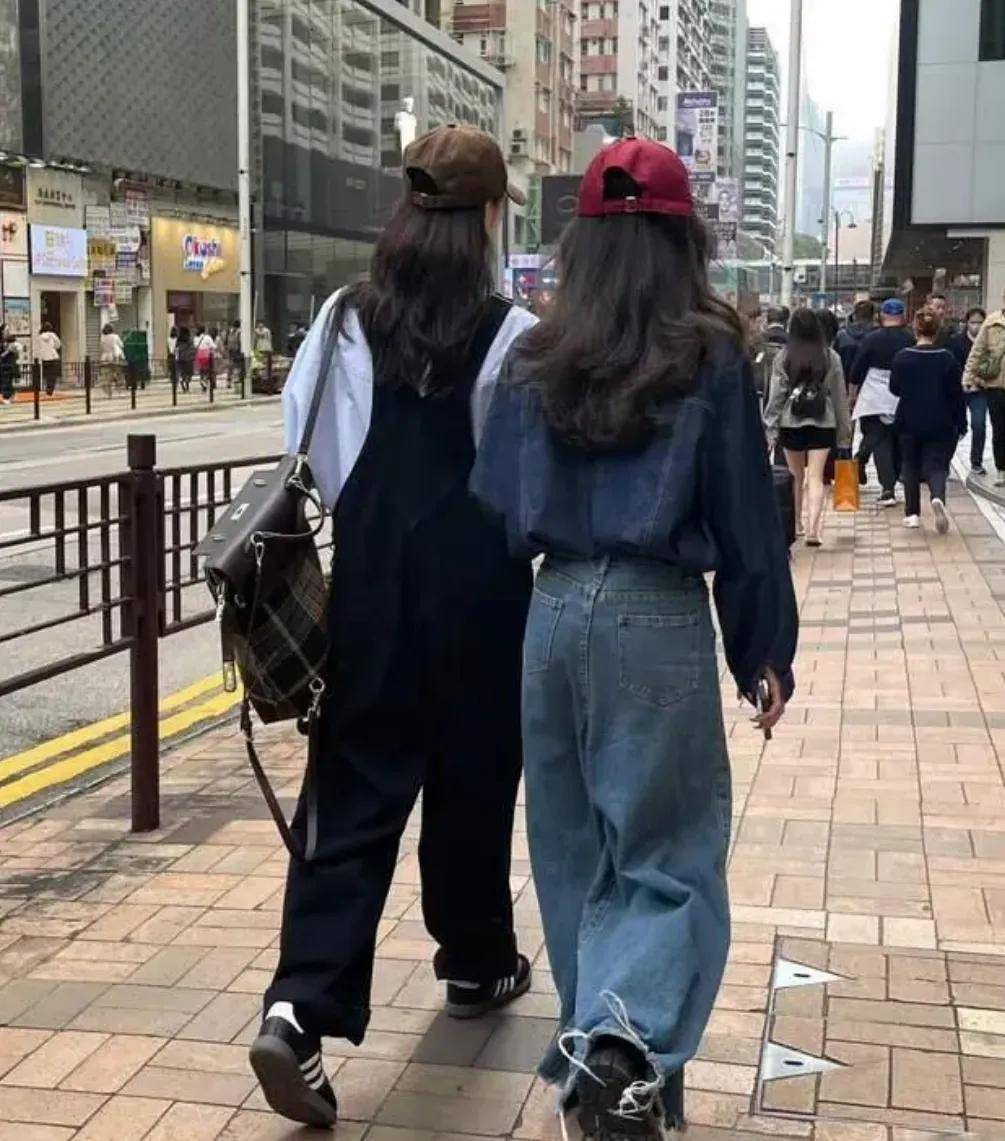 不上膝、鞋不带跟”却个个洋气又时髦OG视讯去了香港才发现满街都是“裙(图11)